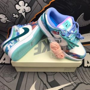 SB DUNK LOW FUTURA LABORATORIES BLEACHED AQUA